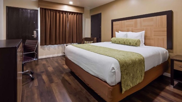 Best Western Plus Glendale image 15